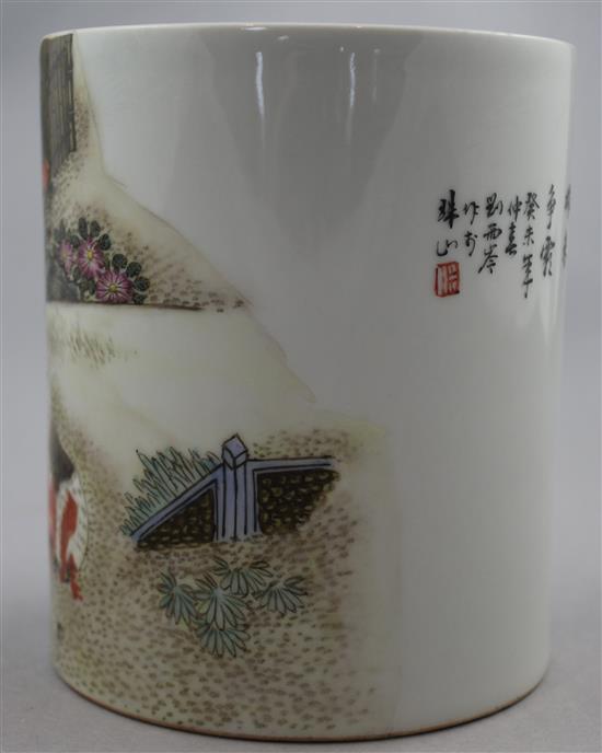 A Chinese famille rose brush pot, 15cm